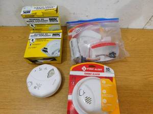 lot 127 image: ASSORTED LOT OF SMOKE ALARMS AND DETECTORS