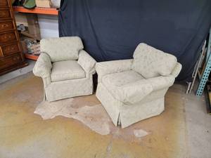 lot 351 image: 2 Arm Chairs 