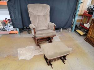 lot 355 image: Rocker and Ottoman 