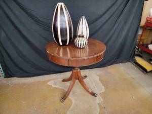 lot 360 image: Table and decor 