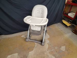 lot 361 image: Graco High Chair