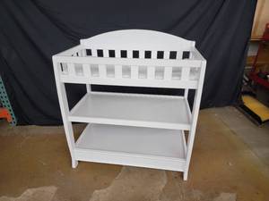lot 362 image: Changing Table 