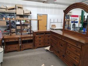 lot 317 image: Full Bedroom Set