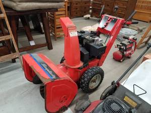 lot 302 image: Simplicity Snow Blower