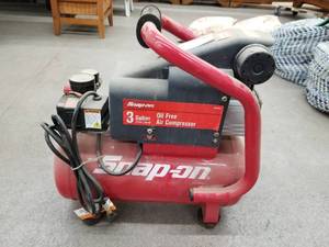 lot 305 image: Snap-on 3 Gallon Compressor