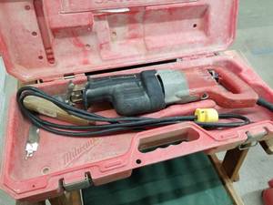 lot 306 image: Milwaukee Corded Sawzall