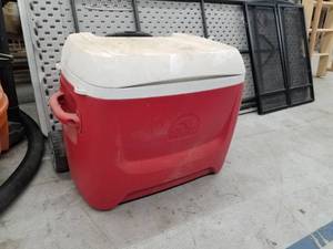 lot 332 image: Igloo Cooler