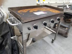 lot 311 image: Blackstone Gas Griddle Model 1560