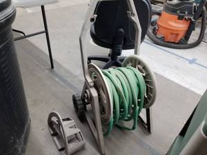 lot 334 image: Suncast Hose Reel