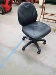lot 337 image: Computer chair