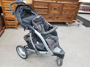 lot 370 image: Graco single stroller
