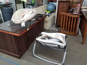 lot 372 image: 2 Bassinets