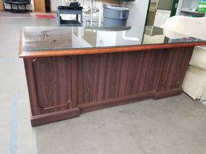 lot 319 image: Desk with glass top