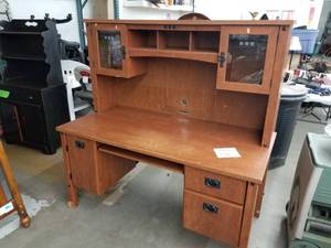 lot 321 image: Desk with top