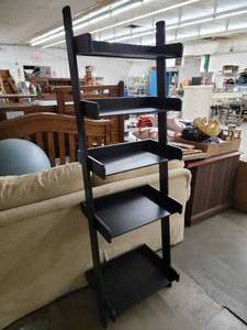 lot 376 image: Standing Ladder DecorShelf