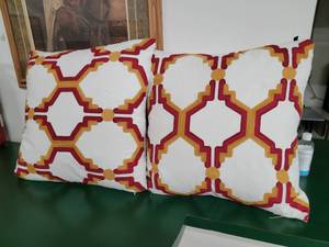 lot 377 image: Throw Pillows