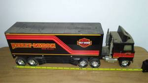 lot 2 image: Harley - Davidson Semi Tractor Trailer Nylint