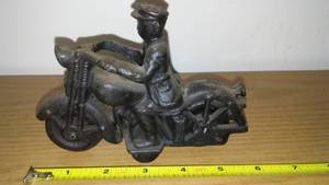 lot 21 image: Cast motorcycle- police, Wheels roll well.