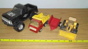 lot 48 image: Metal toys (4)- Tonka.
