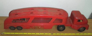 lot 49 image: Structo auto Haul- away vintage car transport. Semi, tractor.