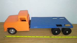 lot 50 image: Tonka truck with flat bed.
