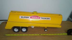 lot 54 image: Tonka super tanker trailer - plastic.