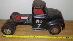 lot 60 image: Vintage Tonka truck- semi.