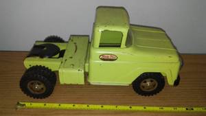 lot 63 image: Vintage Tonka truck- semi.