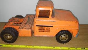 lot 64 image: Vintage Tonka truck- semi.