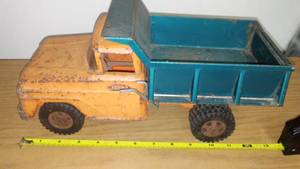 lot 66 image: Tonka dump truck- box is not connected.