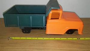 lot 67 image: Tonka 1958 short frame and dump box.