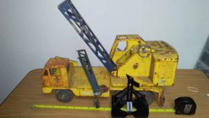 lot 73 image: Nylint crane body and parts, steering.