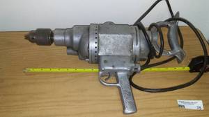 lot 75 image: Heavy duty B&D drill working, corded.