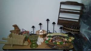 lot 78 image: Miscellaneous decor