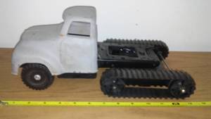 lot 98 image: Tonka modified track truck.
