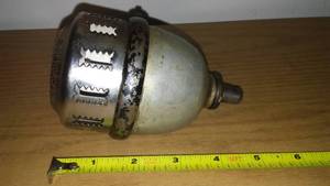 lot 127 image: Persons- majestic manufacturing vintage bicycle siren- very nice.
