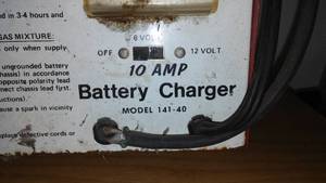 lot 135 image: Battery charger 10 amp.