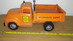 lot 183 image: State highway department hydraulic dump truck- Tonka.