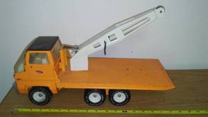 lot 185 image: Tonka flatbed crane.