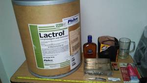 lot 205 image: 50LB. Cardboard drum and more miscellaneous.