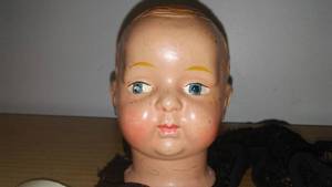 lot 242 image: Antique doll head- 1890.