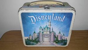 lot 244 image: Disneyland authentic lunchbox- Aladdin brand.