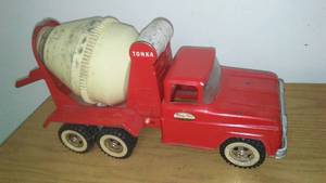 lot 248 image: Tonka cement truck barrel rolls when in motion.