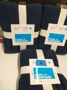 3 ROOM ESSENTIAL MICROFLEECE BLANKETS