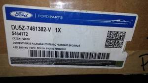 lot 324 image: Latch - Ford (DU5Z7461382V)