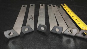 lot 338 image: Left and Right Brackets - Heavy Gauge