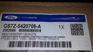lot 366 image: Ford GS7Z-5420708-AWeatherstrip Assembly - Door Opening