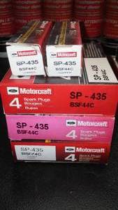 lot 405 image: Spark Plugs (14) SP 435