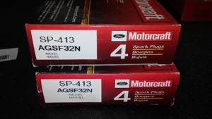 lot 407 image: Spark Plugs (8) SP 413