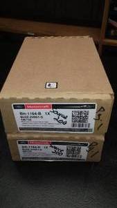 lot 425 image: (2 SETS) Disc Brake Pad Sets - Ford (AU2Z2V001D)